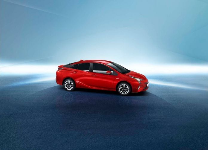 2016 Toyota Prius - фотография 13 из 53