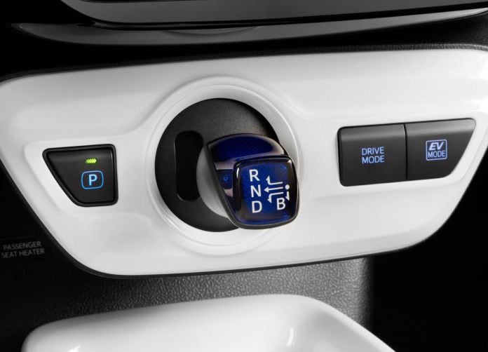 2016 Toyota Prius - фотография 35 из 53
