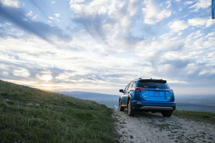 2016 Toyota Rav4 Hybrid - фотография 13 из 50