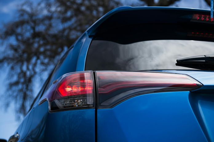 2016 Toyota Rav4 Hybrid - фотография 26 из 50
