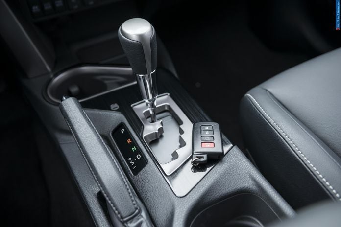 2016 Toyota Rav4 Hybrid - фотография 45 из 50