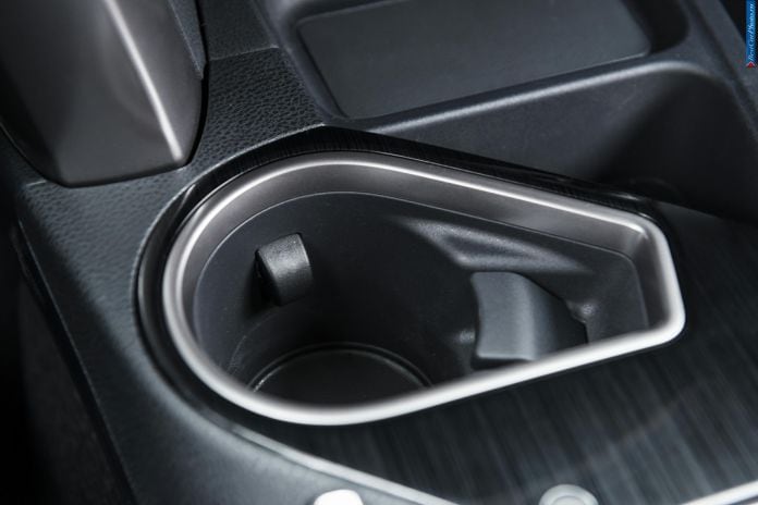 2016 Toyota Rav4 Hybrid - фотография 46 из 50