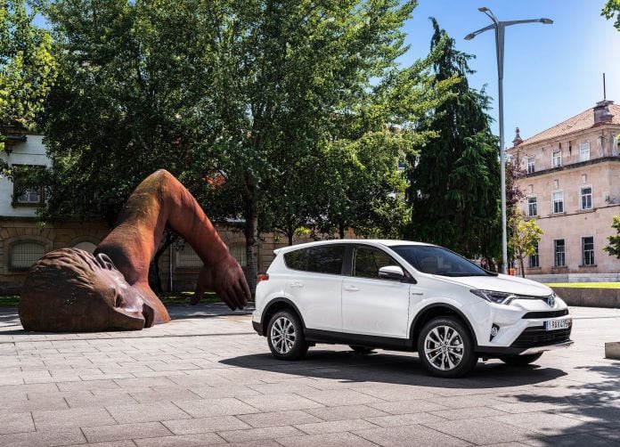 2016 Toyota RAV4 Hybrid EU - фотография 11 из 52
