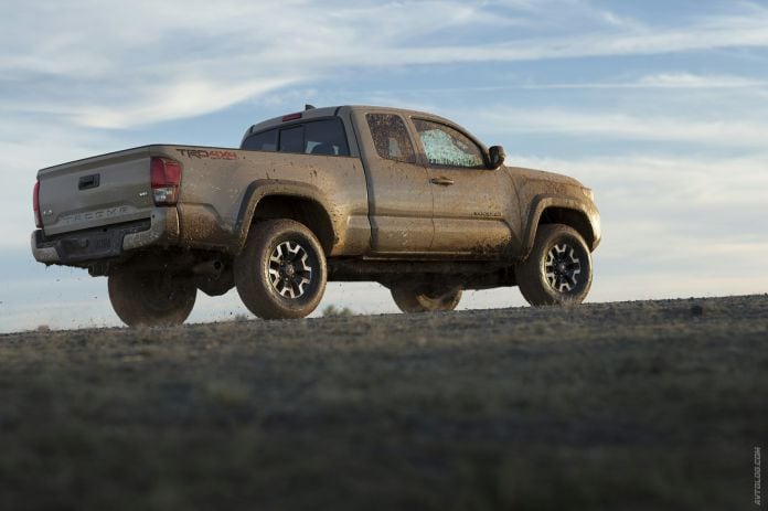 2016 Toyota Tacoma TRD Off-Road - фотография 2 из 26
