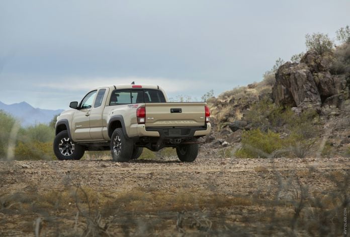 2016 Toyota Tacoma TRD Off-Road - фотография 4 из 26