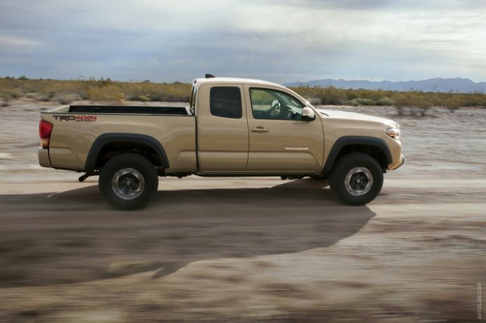 2016 Toyota Tacoma TRD Off-Road - фотография 7 из 26