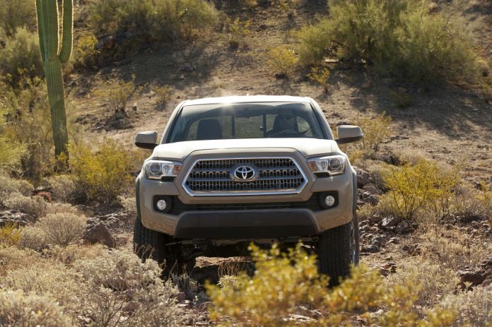 2016 Toyota Tacoma TRD Off-Road - фотография 10 из 26