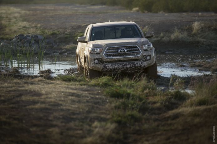 2016 Toyota Tacoma TRD Off-Road - фотография 13 из 26