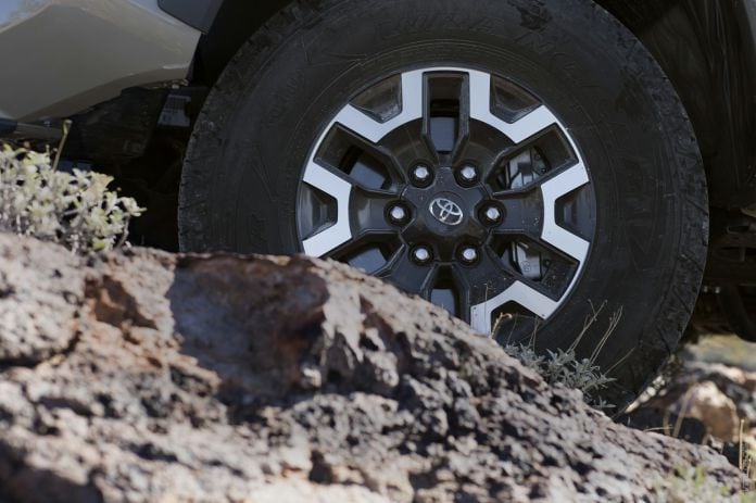 2016 Toyota Tacoma TRD Off-Road - фотография 19 из 26