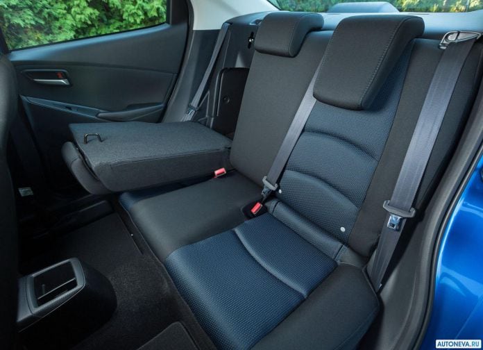 2016 Toyota Yaris Sedan - фотография 38 из 65