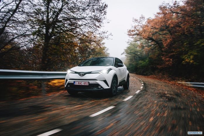 2017 Toyota C-HR - фотография 3 из 30