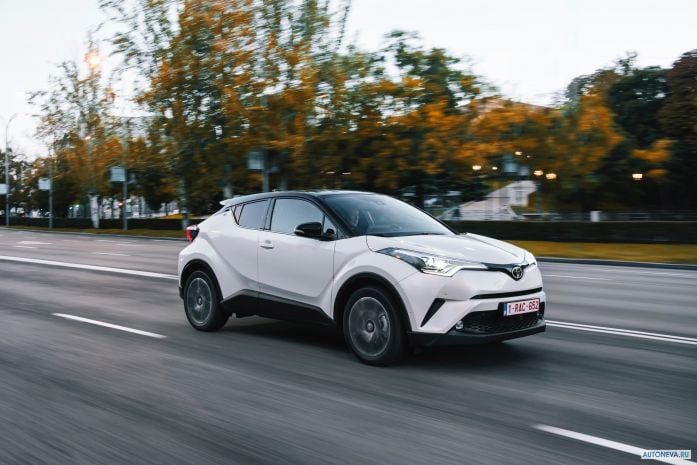 2017 Toyota C-HR - фотография 12 из 30