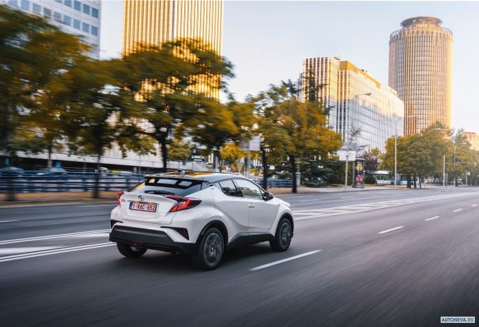 2017 Toyota C-HR - фотография 27 из 30