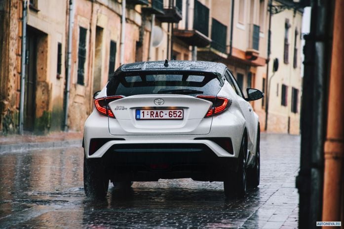 2017 Toyota C-HR - фотография 28 из 30