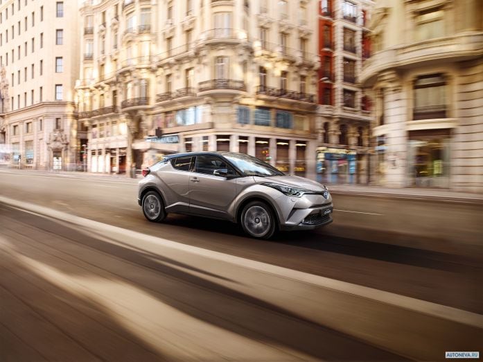 2017 Toyota C-HR hybrid - фотография 13 из 34 2017 Toyota C-HR hybrid - фотография 13 из 34