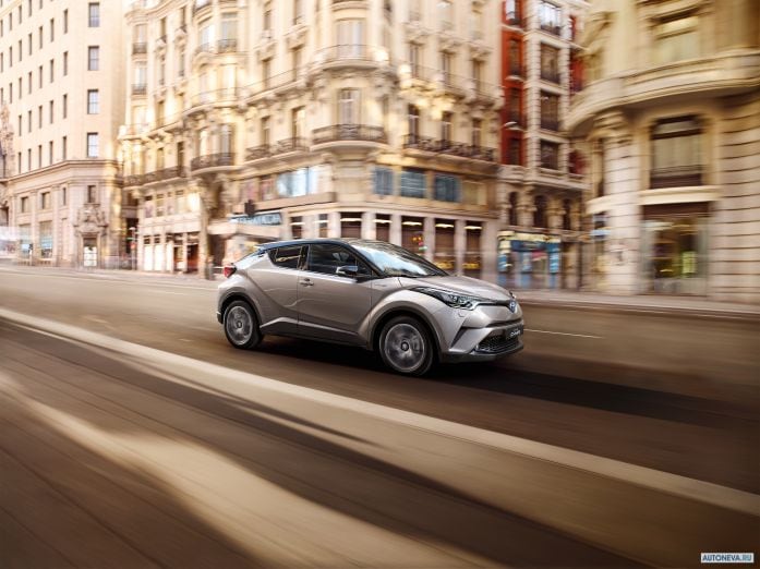 2017 Toyota C-HR hybrid - фотография 13 из 34