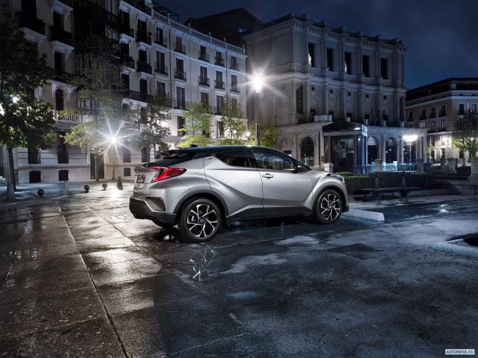 2017 Toyota C-HR hybrid - фотография 15 из 34 2017 Toyota C-HR hybrid - фотография 15 из 34