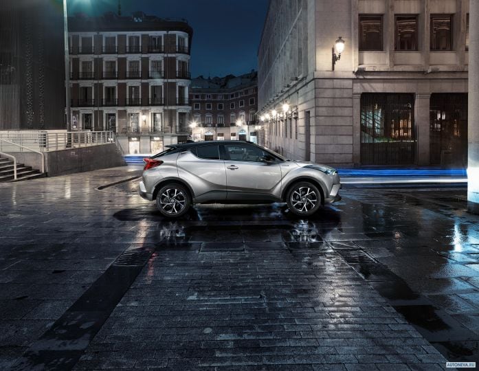 2017 Toyota C-HR hybrid - фотография 19 из 34