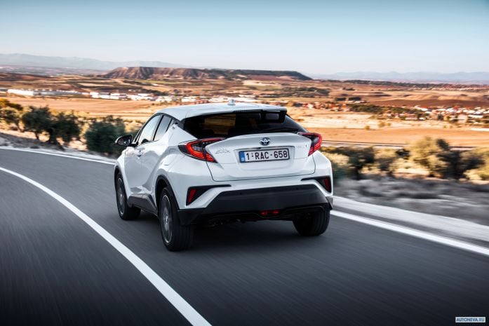 2017 Toyota C-HR hybrid - фотография 22 из 34 2017 Toyota C-HR hybrid - фотография 22 из 34