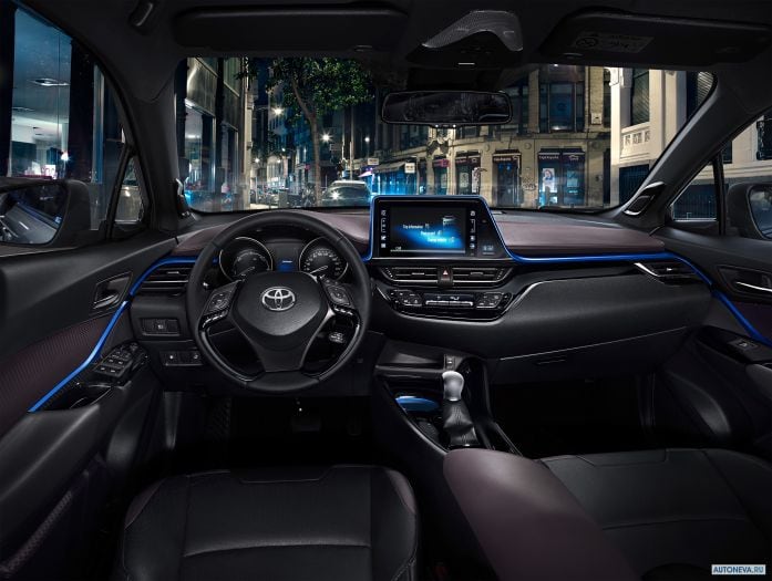 2017 Toyota C-HR hybrid - фотография 27 из 34 2017 Toyota C-HR hybrid - фотография 27 из 34