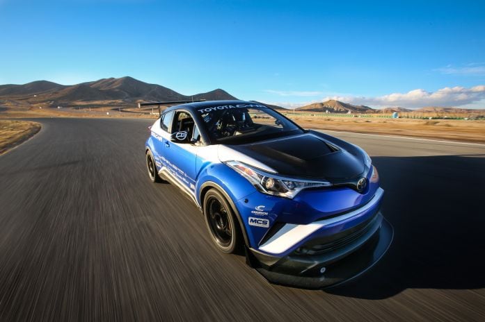 2017 Toyota C-HR R-tuned Concept - фотография 8 из 17 2017 Toyota C-HR R-tuned Concept - фотография 8 из 17