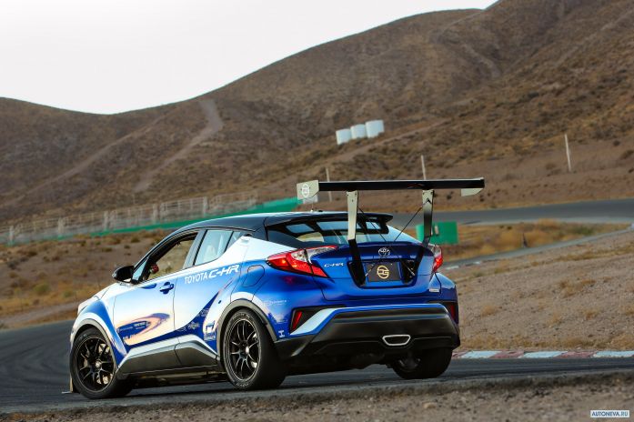 2017 Toyota C-HR R-tuned Concept - фотография 13 из 17 2017 Toyota C-HR R-tuned Concept - фотография 13 из 17