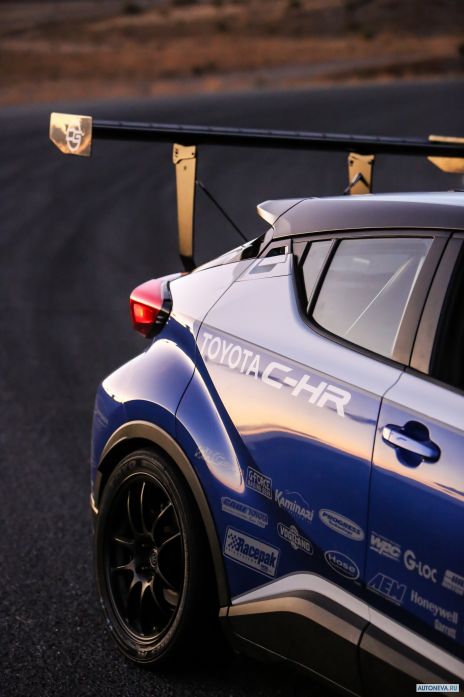 2017 Toyota C-HR R-tuned Concept - фотография 16 из 17 2017 Toyota C-HR R-tuned Concept - фотография 16 из 17
