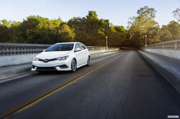 2017 Toyota Corolla IM - фотография 3 из 27