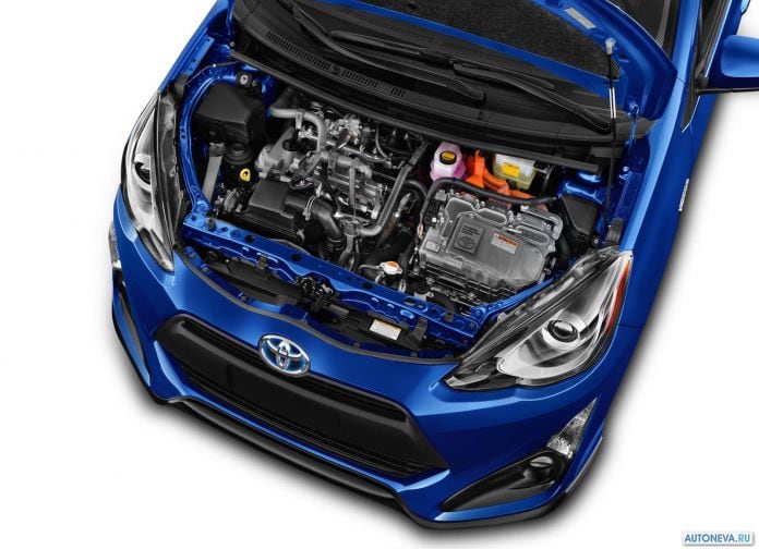 2017 Toyota Prius C - фотография 14 из 14