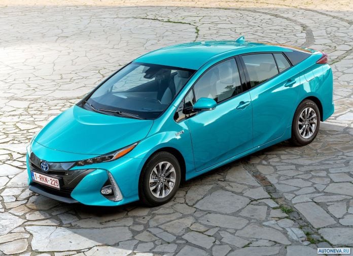 2017 Toyota Prius Plug-in Hybrid - фотография 1 из 160