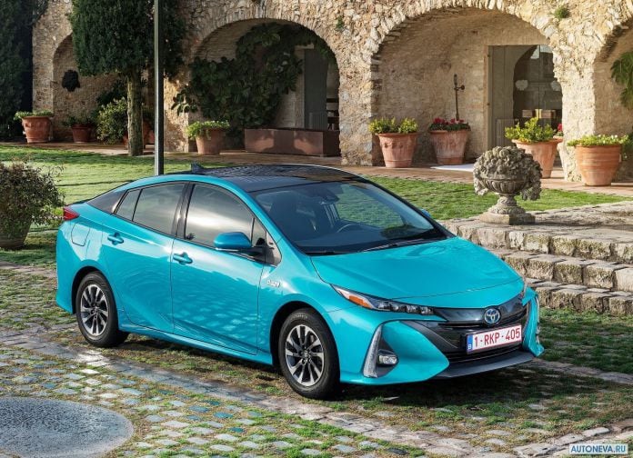 2017 Toyota Prius Plug-in Hybrid - фотография 2 из 160
