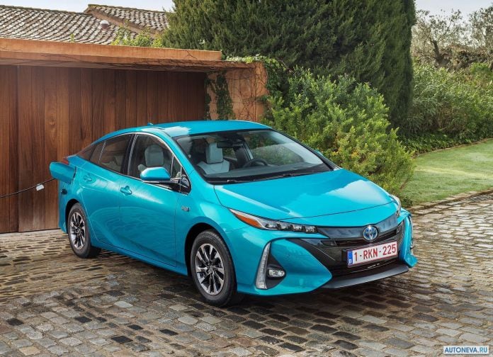 2017 Toyota Prius Plug-in Hybrid - фотография 3 из 160