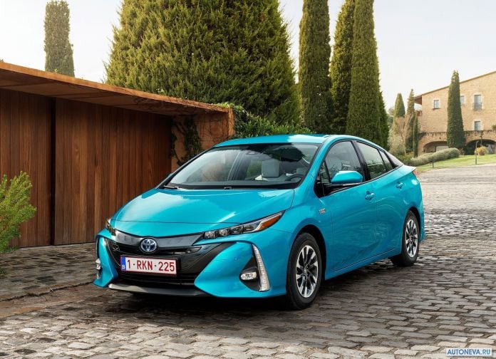 2017 Toyota Prius Plug-in Hybrid - фотография 4 из 160