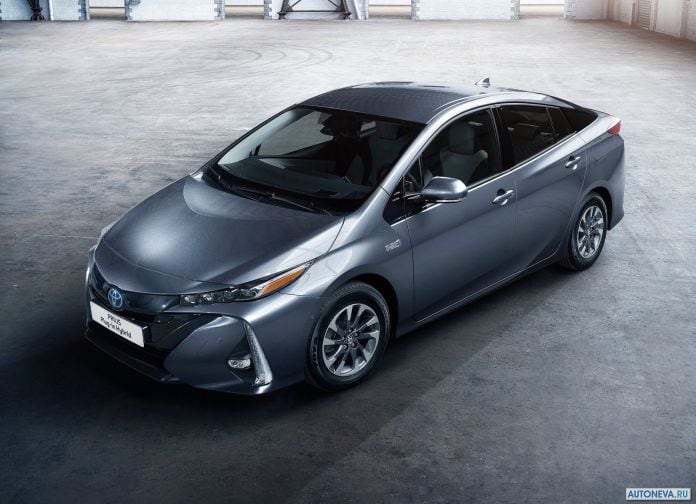 2017 Toyota Prius Plug-in Hybrid - фотография 5 из 160