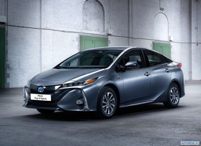 2017 Toyota Prius Plug-in Hybrid - фотография 6 из 160