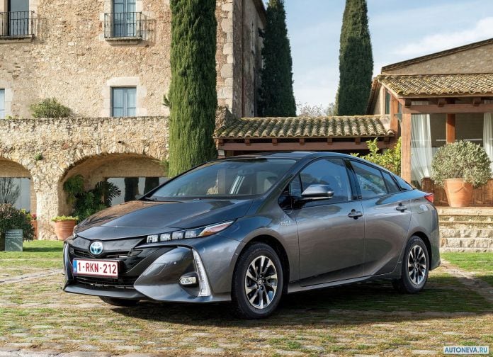 2017 Toyota Prius Plug-in Hybrid - фотография 8 из 160