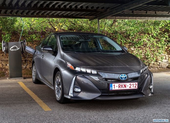 2017 Toyota Prius Plug-in Hybrid - фотография 9 из 160