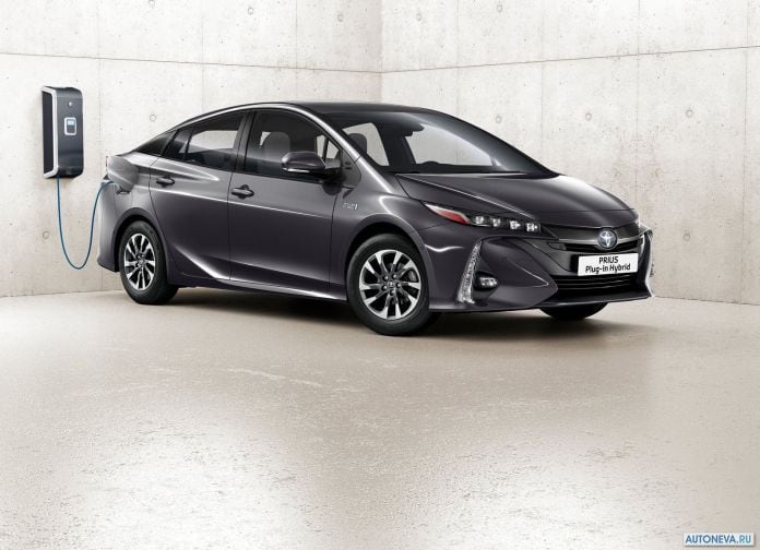 2017 Toyota Prius Plug-in Hybrid - фотография 10 из 160