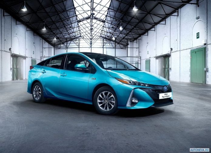 2017 Toyota Prius Plug-in Hybrid - фотография 14 из 160
