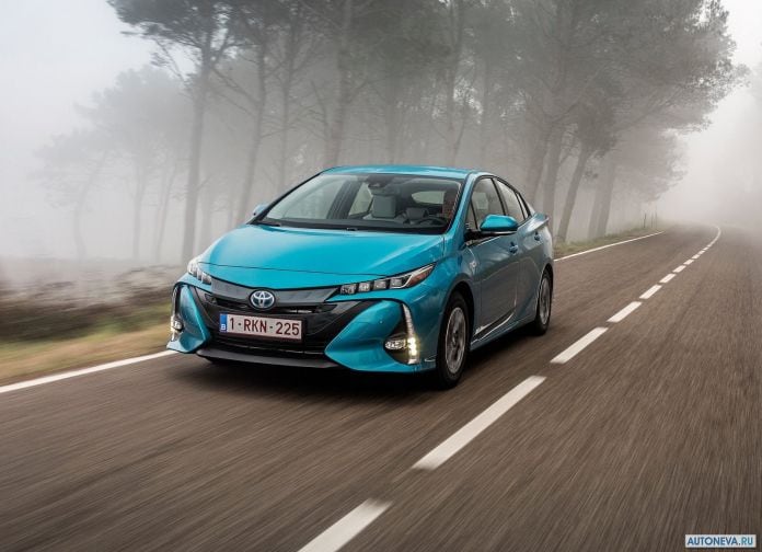 2017 Toyota Prius Plug-in Hybrid - фотография 21 из 160