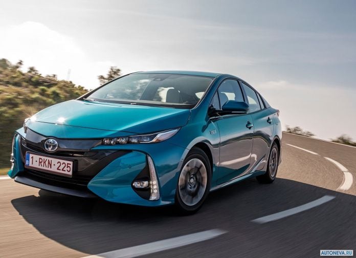 2017 Toyota Prius Plug-in Hybrid - фотография 24 из 160