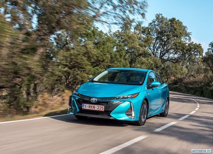 2017 Toyota Prius Plug-in Hybrid - фотография 28 из 160