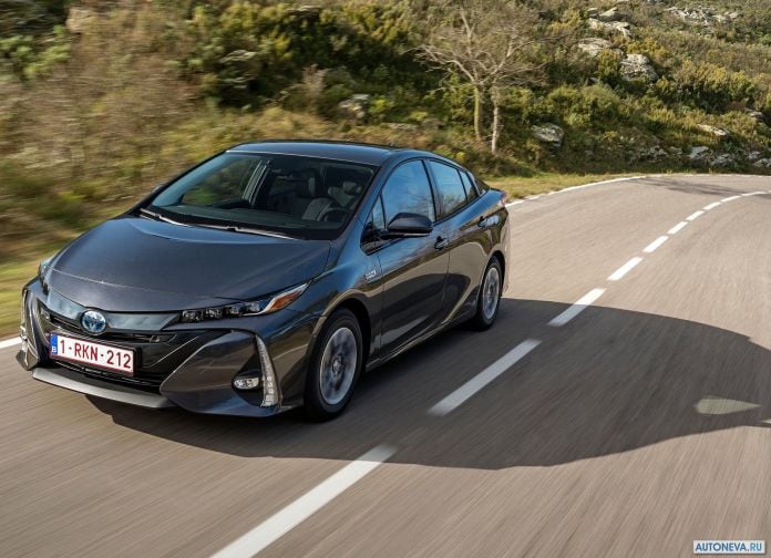 2017 Toyota Prius Plug-in Hybrid - фотография 31 из 160