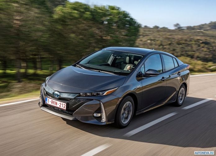 2017 Toyota Prius Plug-in Hybrid - фотография 32 из 160