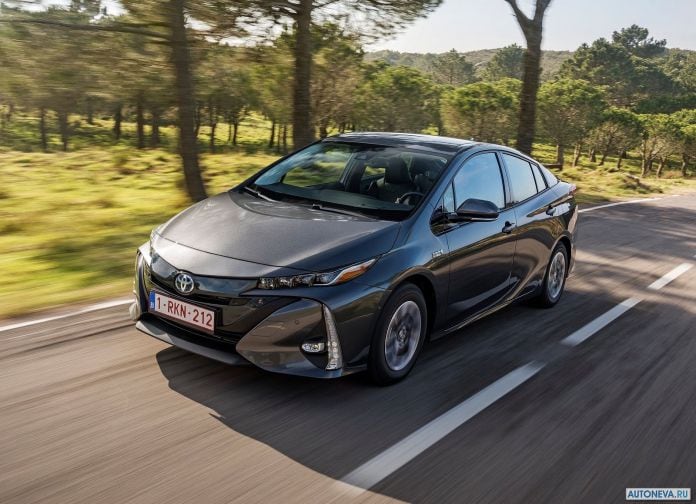 2017 Toyota Prius Plug-in Hybrid - фотография 33 из 160