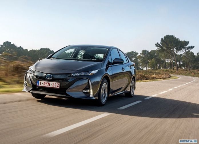 2017 Toyota Prius Plug-in Hybrid - фотография 34 из 160
