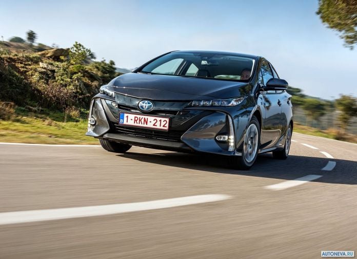 2017 Toyota Prius Plug-in Hybrid - фотография 35 из 160