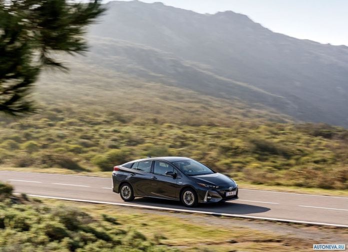 2017 Toyota Prius Plug-in Hybrid - фотография 36 из 160