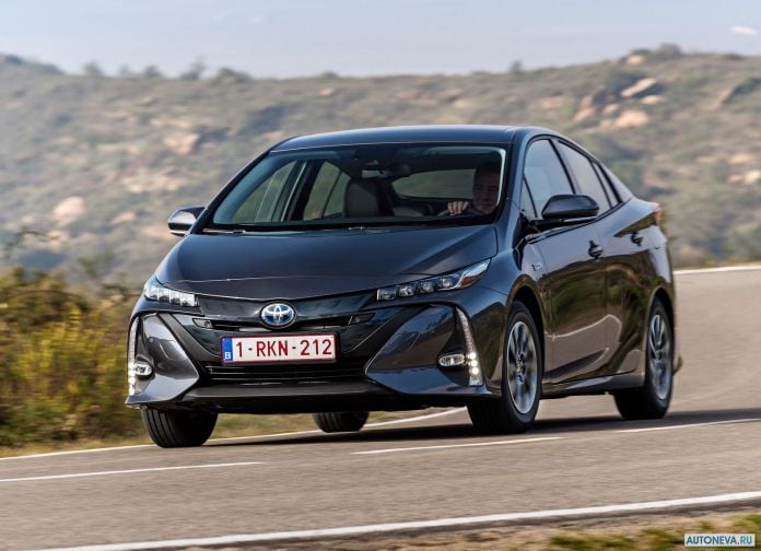 2017 Toyota Prius Plug-in Hybrid - фотография 37 из 160