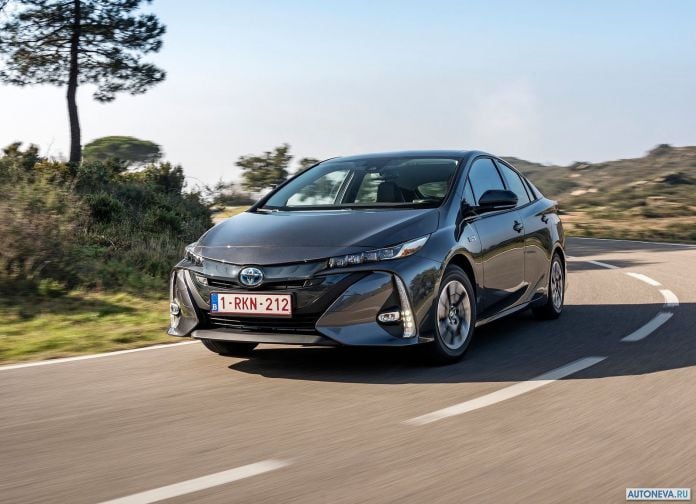 2017 Toyota Prius Plug-in Hybrid - фотография 38 из 160